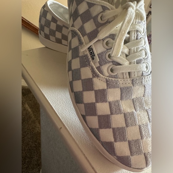 NWOT! Unisex “Vans” Embroidered Canvas Sneakers Size 6.5 Men’s - Size 8 Women’s - Picture 7 of 11